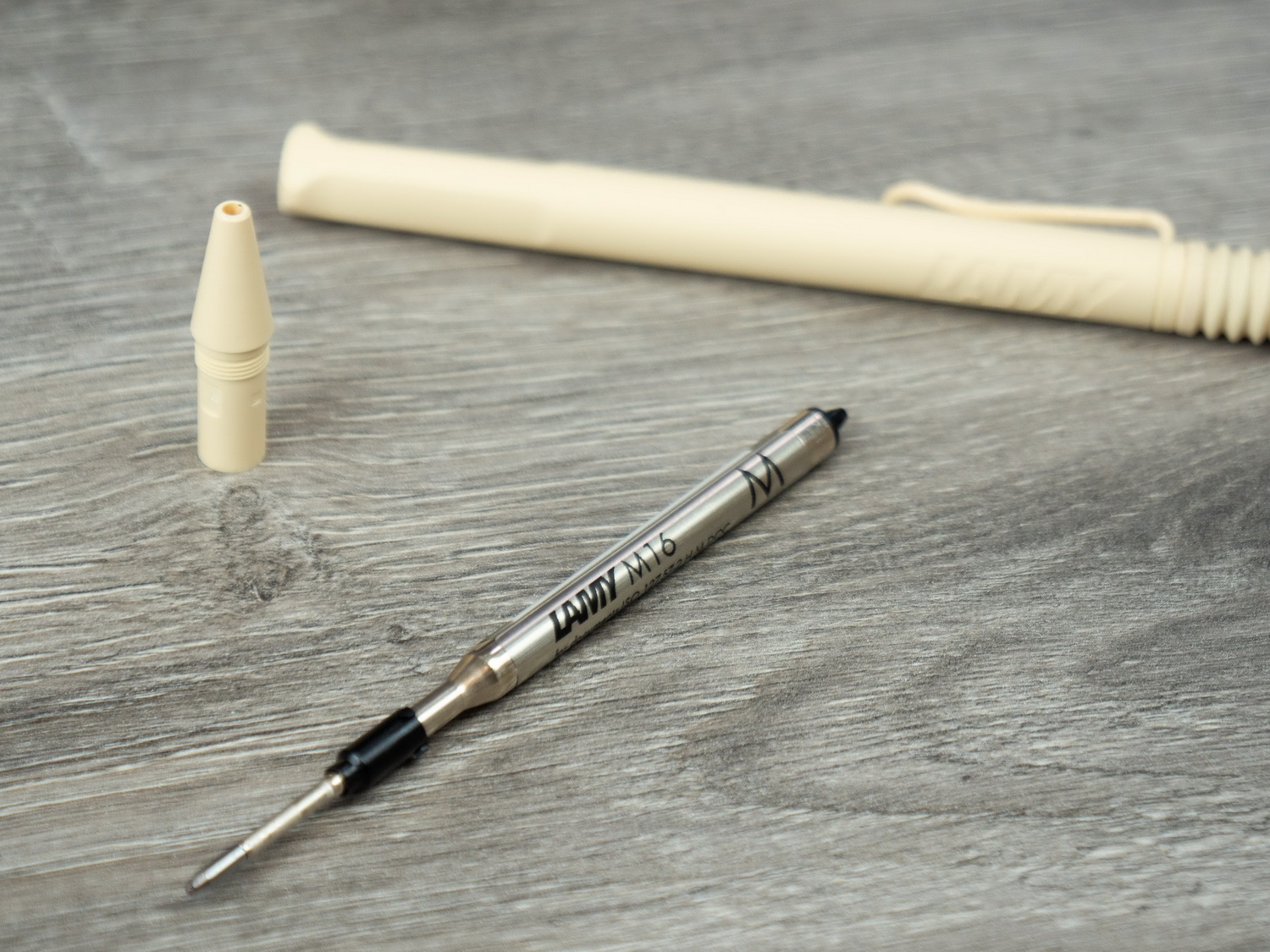 Шариковая ручка LAMY Safari Cream в разобранном виде